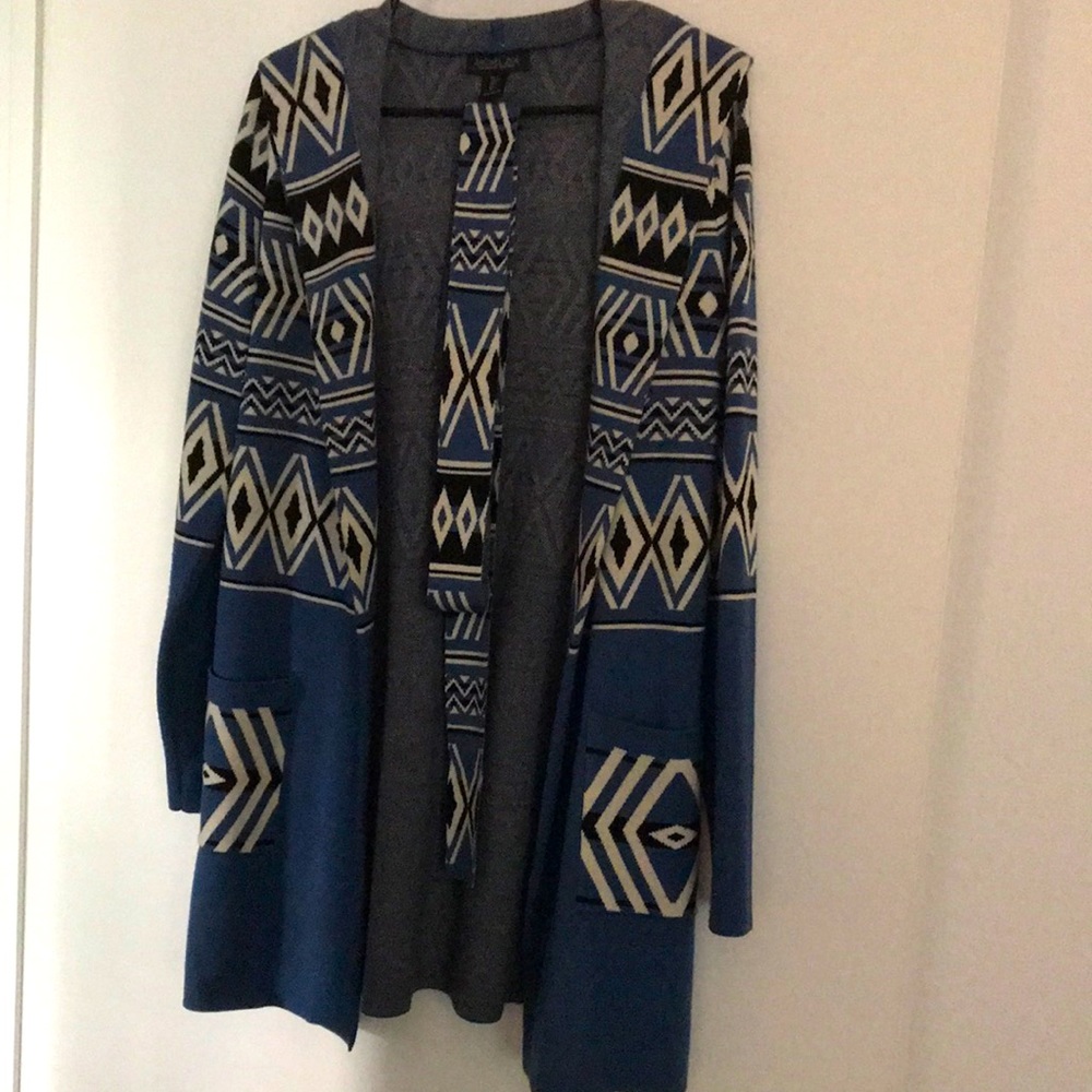 Aztec design Sweater coat w/belt blue off white black pattern